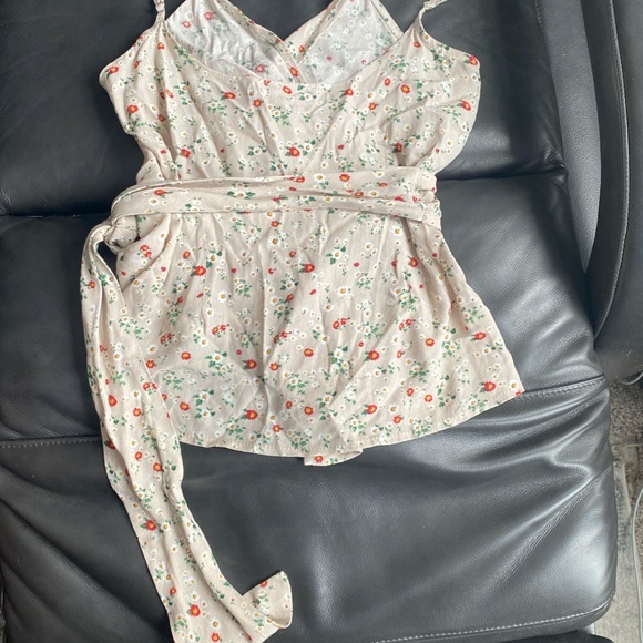 Grey Sweetheart Floral Wrap Top - Picture 3 of 8